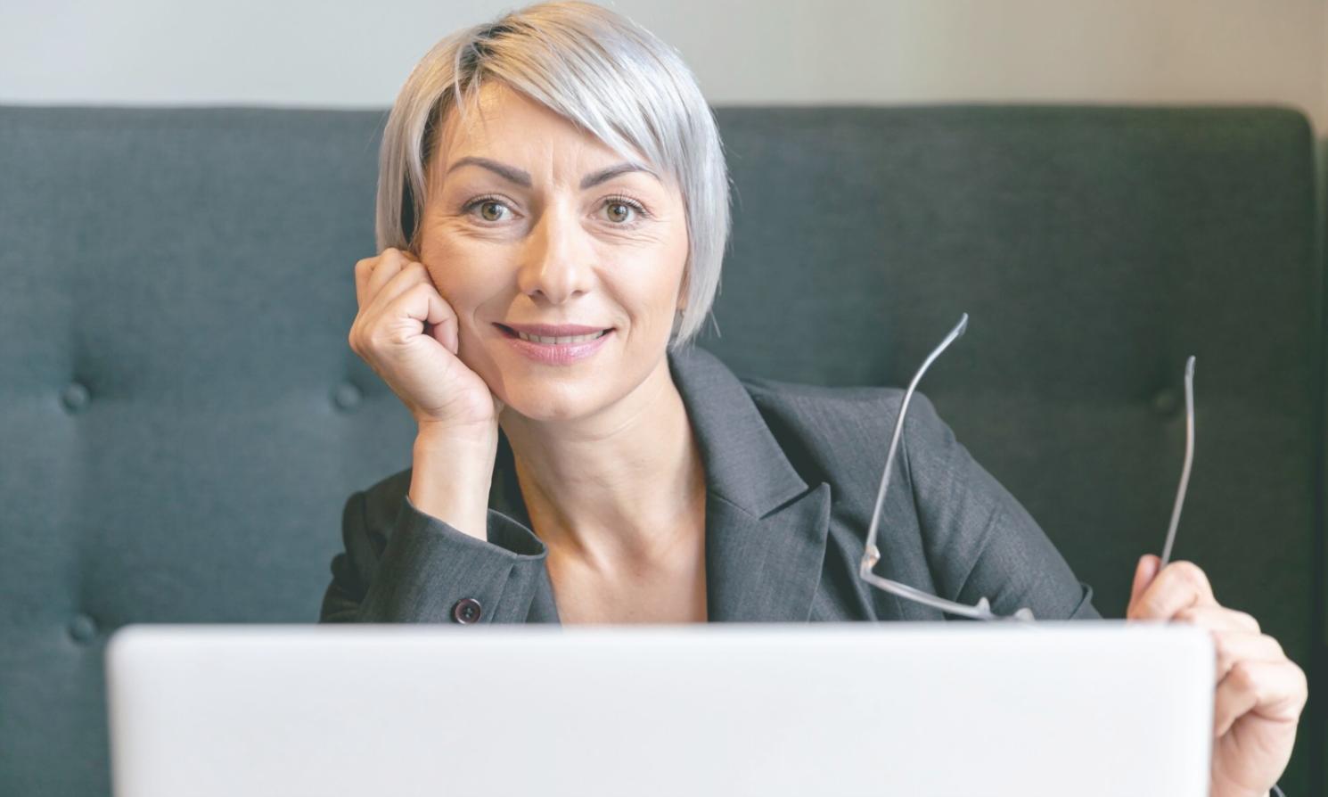 Ambiente di apprendimento digitale con strumenti SEO